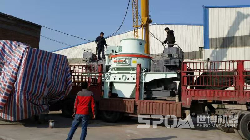 大型制砂機(jī)裝車(chē)發(fā)貨
