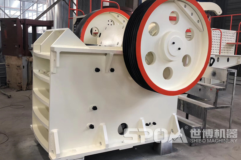 石料廠粗碎設(shè)備：顎式破碎機